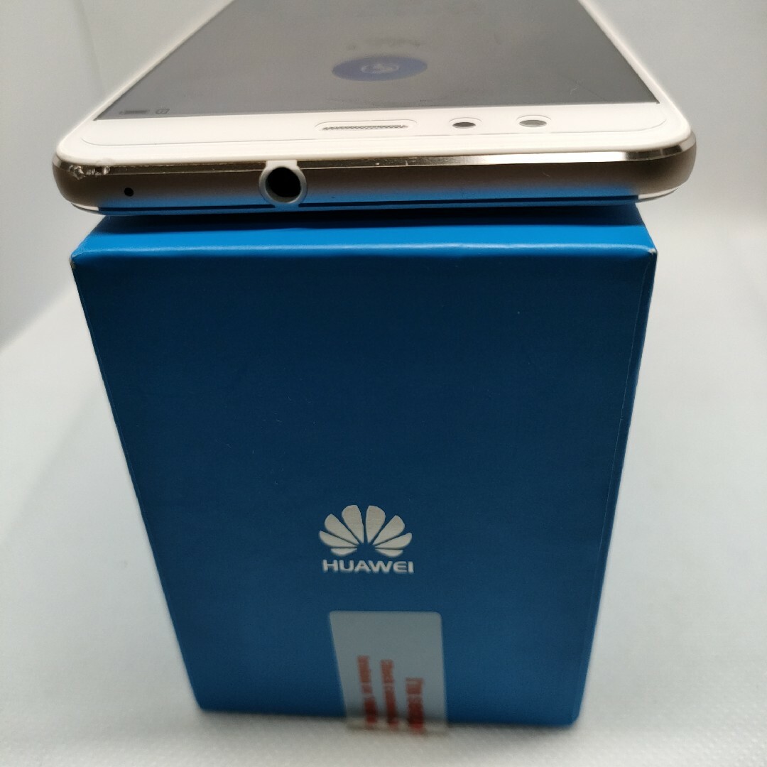 HUAWEI(ファーウェイ)のHUAWEI　P１０lite 　32G　ＵＱモバイル版　SIMフリー中古品 スマホ/家電/カメラのスマートフォン/携帯電話(スマートフォン本体)の商品写真