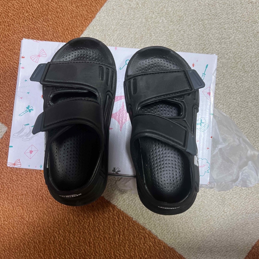 adidas(アディダス)のadidas サンダル キッズ/ベビー/マタニティのキッズ靴/シューズ(15cm~)(サンダル)の商品写真