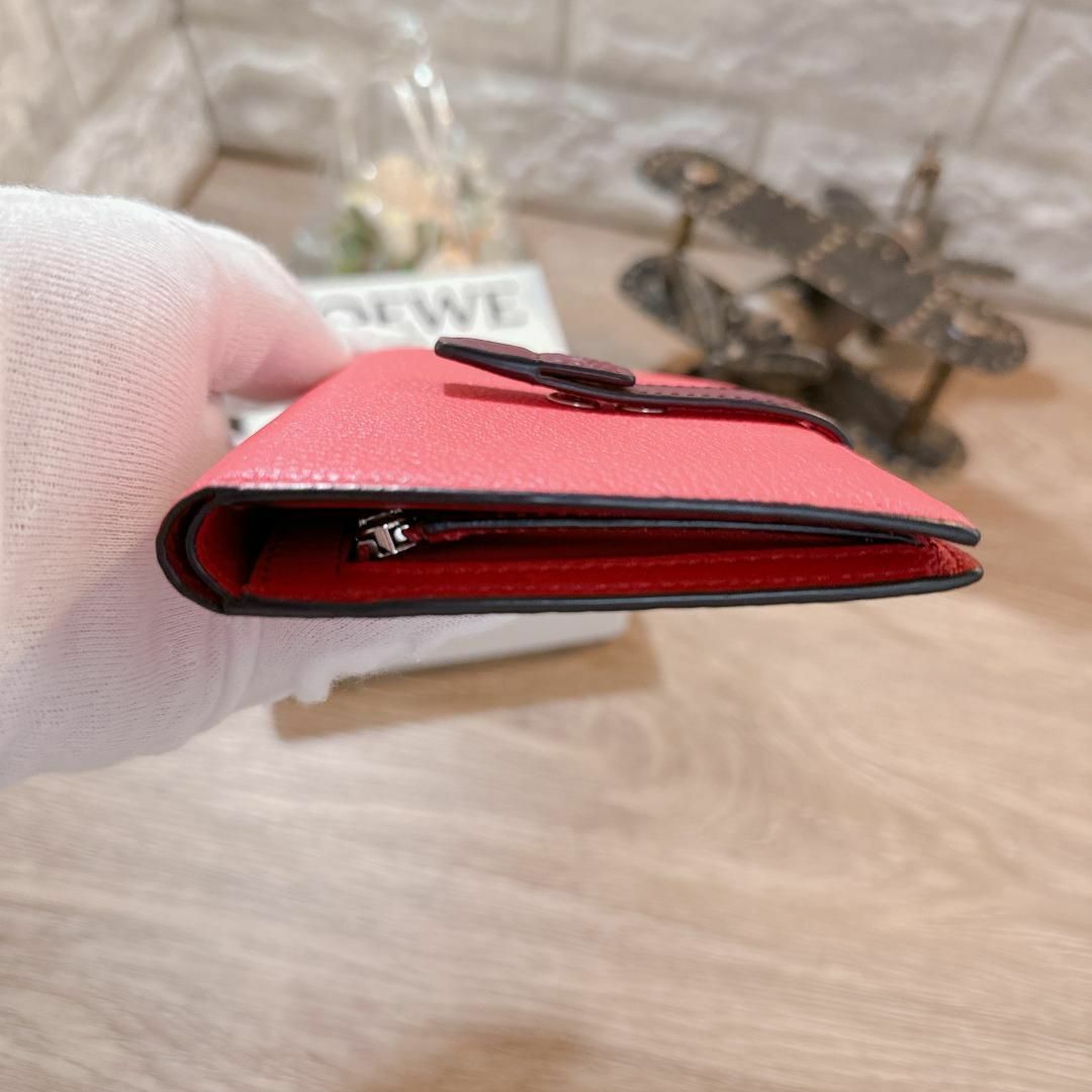 ◇ロエベ◇バーティカルウォレット ミディアム 二つ折り財布 レッド系