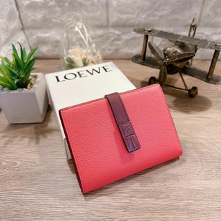 ロエベ(LOEWE)の◇ロエベ◇バーティカルウォレット ミディアム 二つ折り財布 レッド系 ブランド(財布)