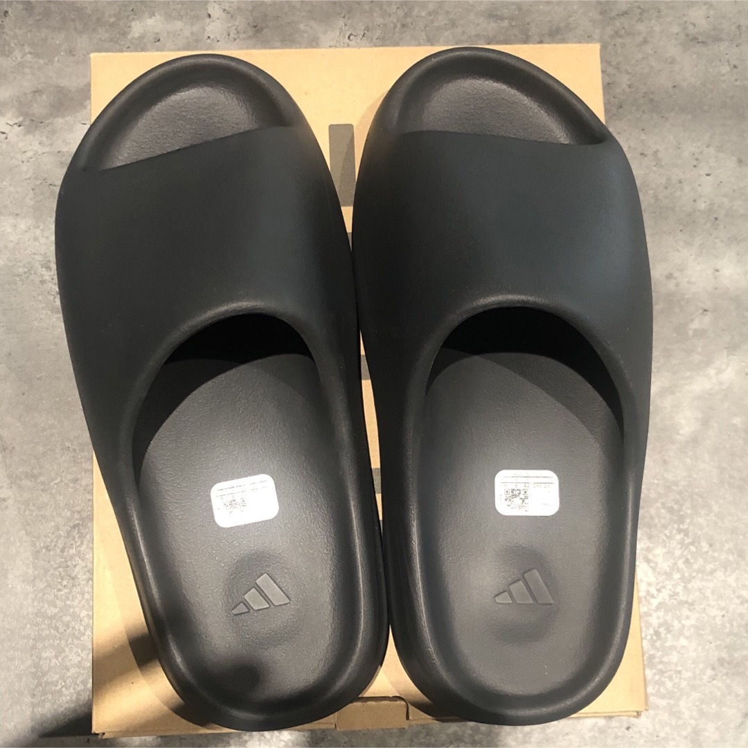 YEEZY（adidas）(イージー)のYEEZY SLIDE 26.5㎝ イージースライド メンズの靴/シューズ(サンダル)の商品写真