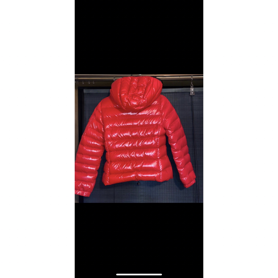 MONCLER(モンクレール)のモンクレール MONCLER 赤 レッド ダウン レディース レディースのジャケット/アウター(ダウンジャケット)の商品写真