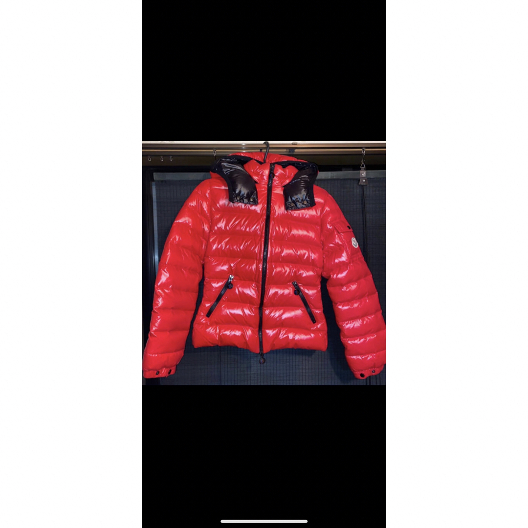 MONCLER(モンクレール)のモンクレール MONCLER 赤 レッド ダウン レディース レディースのジャケット/アウター(ダウンジャケット)の商品写真