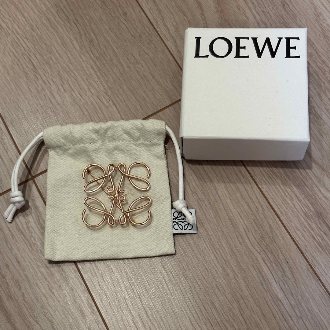 ロエベロエベ アナグラム ブローチ LOEWE