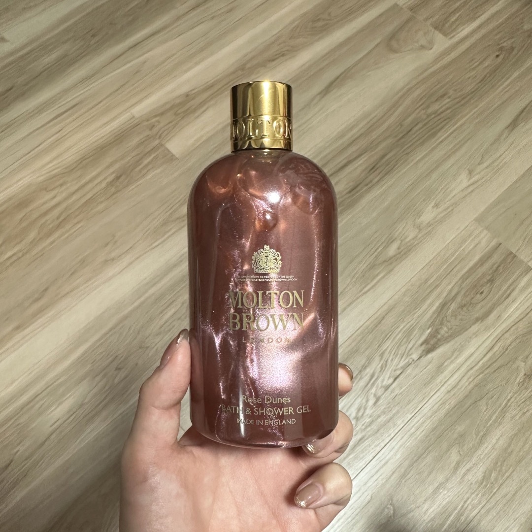 MOLTON BROWN(モルトンブラウン)のMOLTONBROWN ローズデューンバス&シャワージェル ¥3,960(税込) コスメ/美容のボディケア(バスグッズ)の商品写真