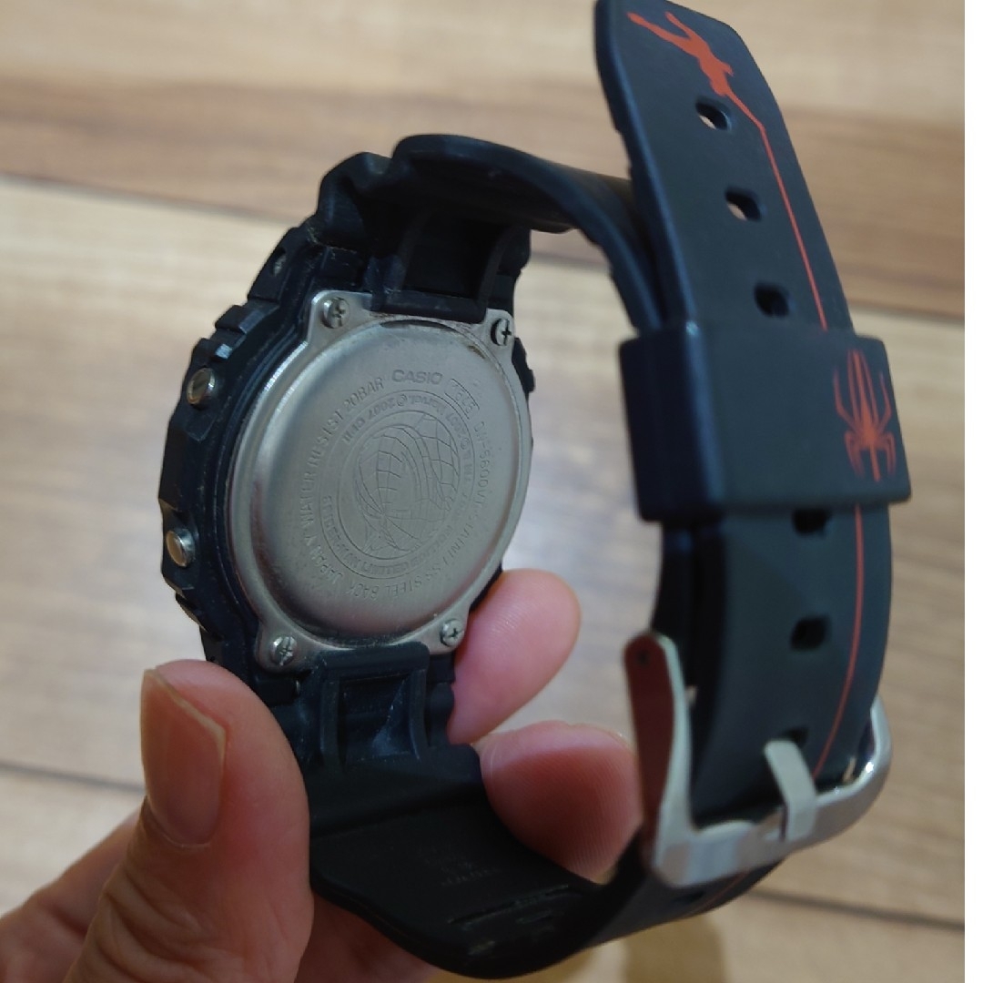 G-SHOCK DW-5600VT-1T　スパイダーマンコラボ品 メンズの時計(腕時計(デジタル))の商品写真