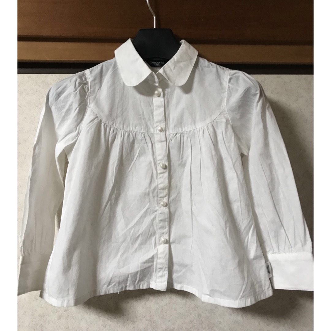 COMME CA ISM(コムサイズム)のゴムサイズのクラシックな白シャツ キッズ/ベビー/マタニティのキッズ服女の子用(90cm~)(ブラウス)の商品写真