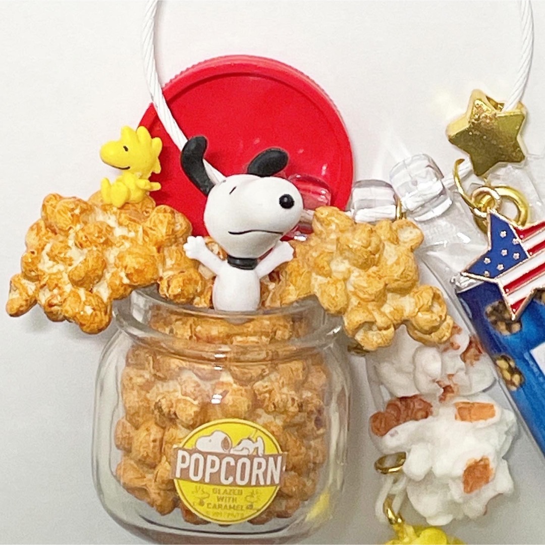 SNOOPY(スヌーピー)のポップコーンパーティ✨✨ 🍿🎉🎈しようよ🐶🐥🎶 キーホルダー✨ ハンドメイドのアクセサリー(キーホルダー/ストラップ)の商品写真