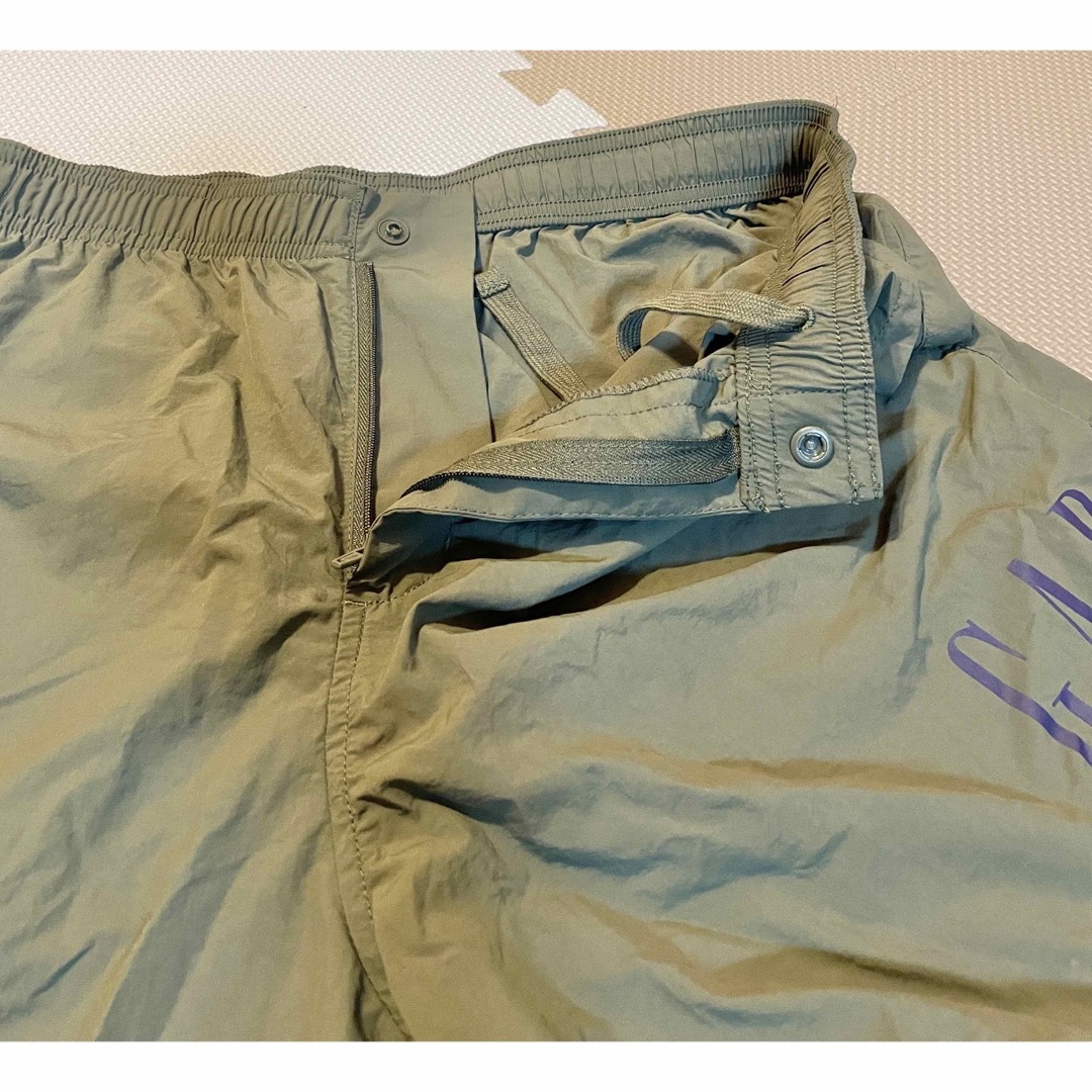 GAP(ギャップ)のGAP ナイロンショーツ　オリーブグリーン　ショートパンツ メンズのパンツ(ショートパンツ)の商品写真