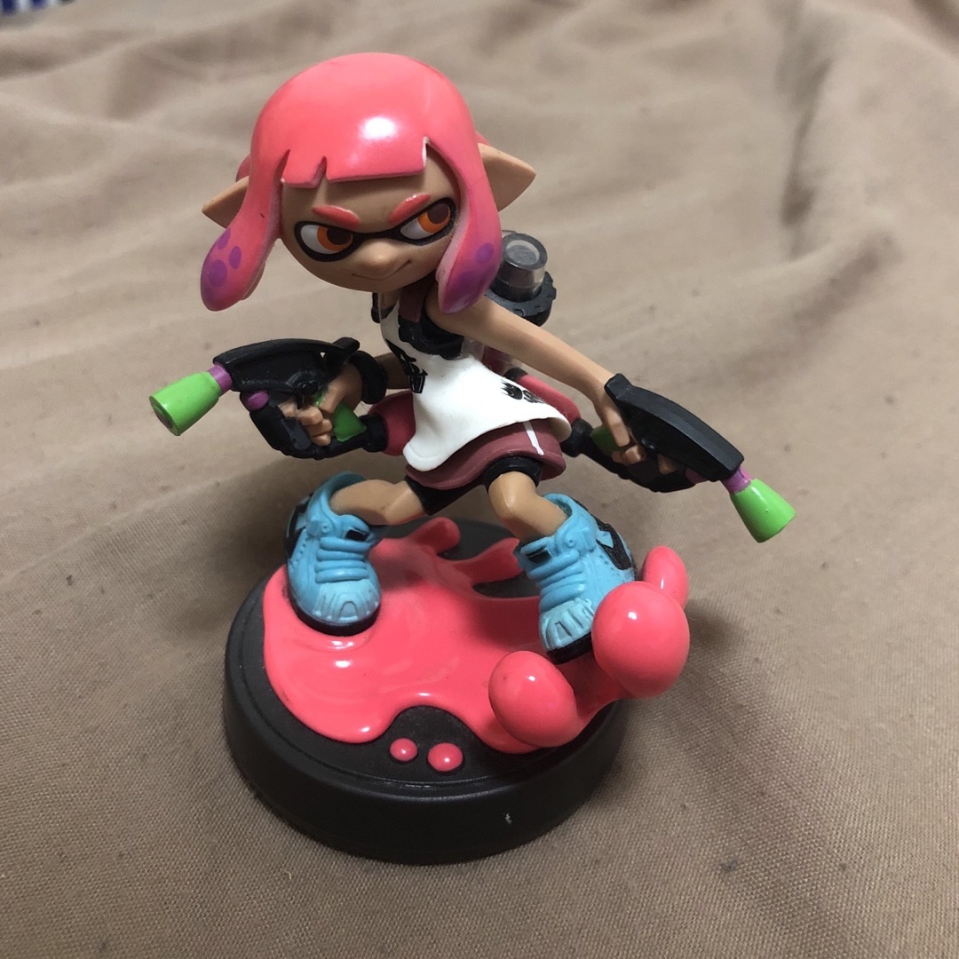 任天堂(ニンテンドウ)のスプラトゥーン amiibo ガール ネオンピンク エンタメ/ホビーのフィギュア(ゲームキャラクター)の商品写真