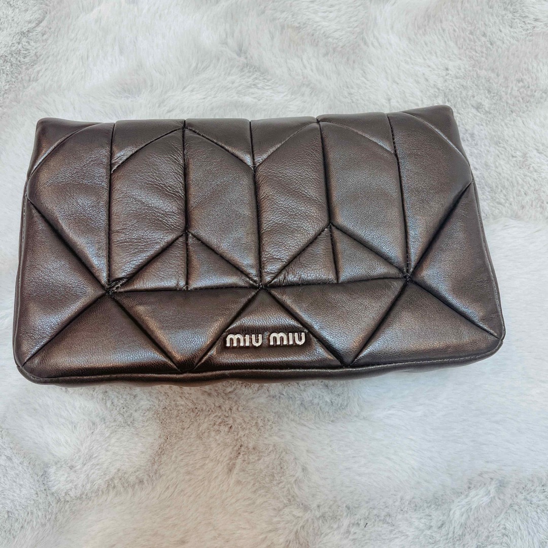 miumiu(ミュウミュウ)のMIUMIU パールショルダーバッグ　クラッチバッグ レディースのバッグ(ショルダーバッグ)の商品写真