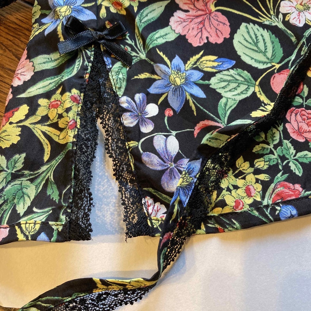 新品2点！intimissimi キャミソール＆ブラジャー 花柄 総柄 ブラック レディースのトップス(キャミソール)の商品写真