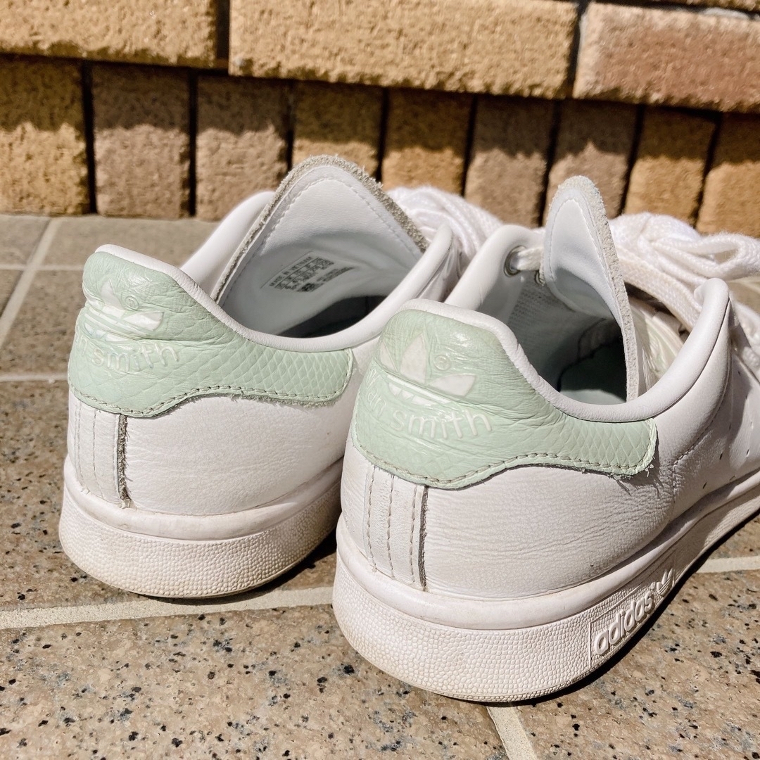 adidas(アディダス)のadidas スタンスミス  23.0cm ホワイト　グリーン レディースの靴/シューズ(スニーカー)の商品写真