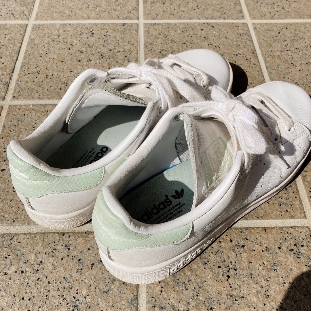 adidas(アディダス)のadidas スタンスミス  23.0cm ホワイト　グリーン レディースの靴/シューズ(スニーカー)の商品写真