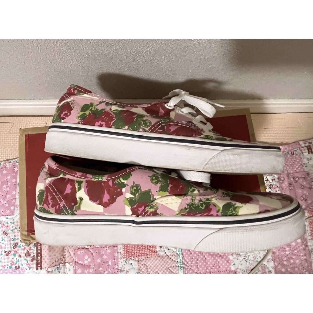 VANS(ヴァンズ)のスニーカー　バンズ　エラ　オーセンティック　24.0   ピンク　バラ レディースの靴/シューズ(スニーカー)の商品写真