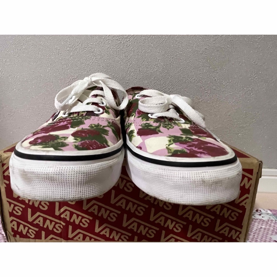 VANS(ヴァンズ)のスニーカー　バンズ　エラ　オーセンティック　24.0   ピンク　バラ レディースの靴/シューズ(スニーカー)の商品写真