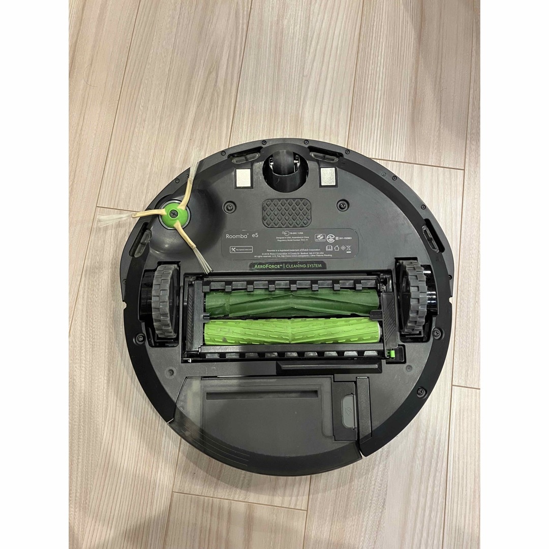 iRobot(アイロボット)のiRobot ルンバ e5 Roomba  ロボット掃除機 WiFi対応  スマホ/家電/カメラの生活家電(掃除機)の商品写真