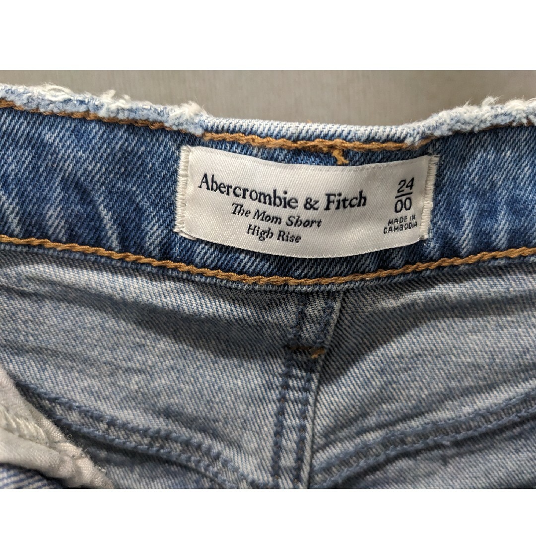 Abercrombie&Fitch(アバクロンビーアンドフィッチ)のアバクロ　アバクロンビー&フィッチ　ハイライズ　マムショートパンツ　デニム　24 レディースのパンツ(ショートパンツ)の商品写真