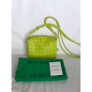 ボッテガヴェネタ(Bottega Veneta)のボッテガヴェネタBOTTEGA VENETAミニループカメラバッグアシッドキウイ(ショルダーバッグ)