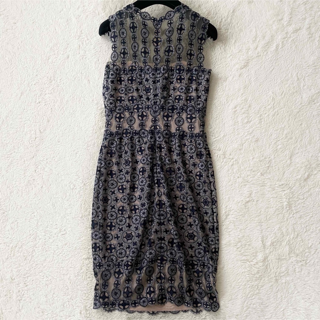 TADASHI SHOJI(タダシショウジ)の美品　タダシショージ　レースワンピース　サークル刺繍　ノースリーブドレス レディースのワンピース(ひざ丈ワンピース)の商品写真