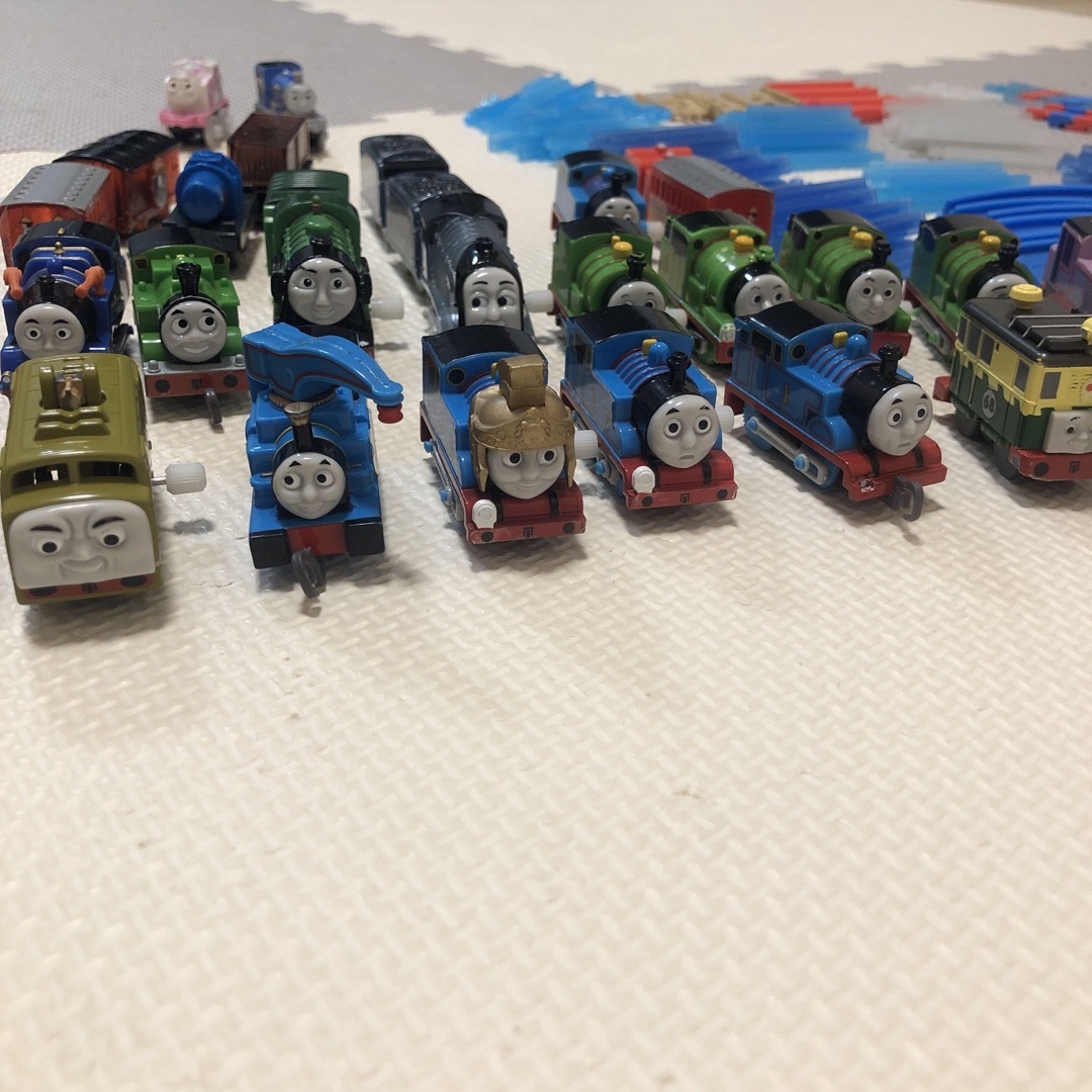 THOMAS(トーマス)のカプセルプラレールトーマス　まとめ売り　ガチャガチャ キッズ/ベビー/マタニティのおもちゃ(電車のおもちゃ/車)の商品写真