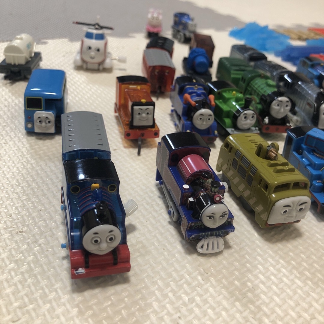 THOMAS(トーマス)のカプセルプラレールトーマス　まとめ売り　ガチャガチャ キッズ/ベビー/マタニティのおもちゃ(電車のおもちゃ/車)の商品写真