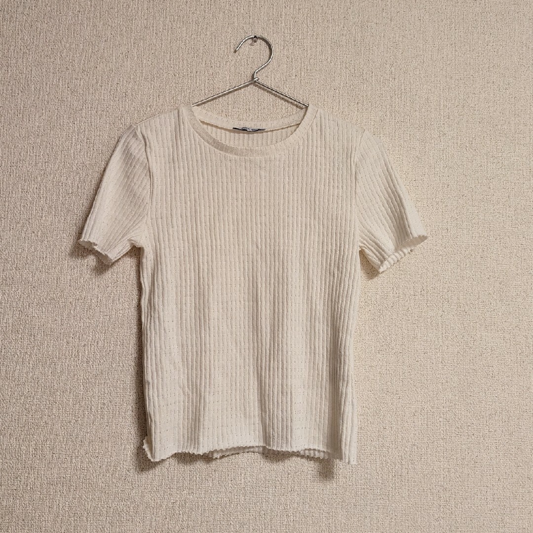 ZARA(ザラ)のZARA　試着のみ　ショート丈リブトップス レディースのトップス(カットソー(半袖/袖なし))の商品写真