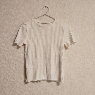 ザラ(ZARA)のZARA　試着のみ　ショート丈リブトップス(カットソー(半袖/袖なし))