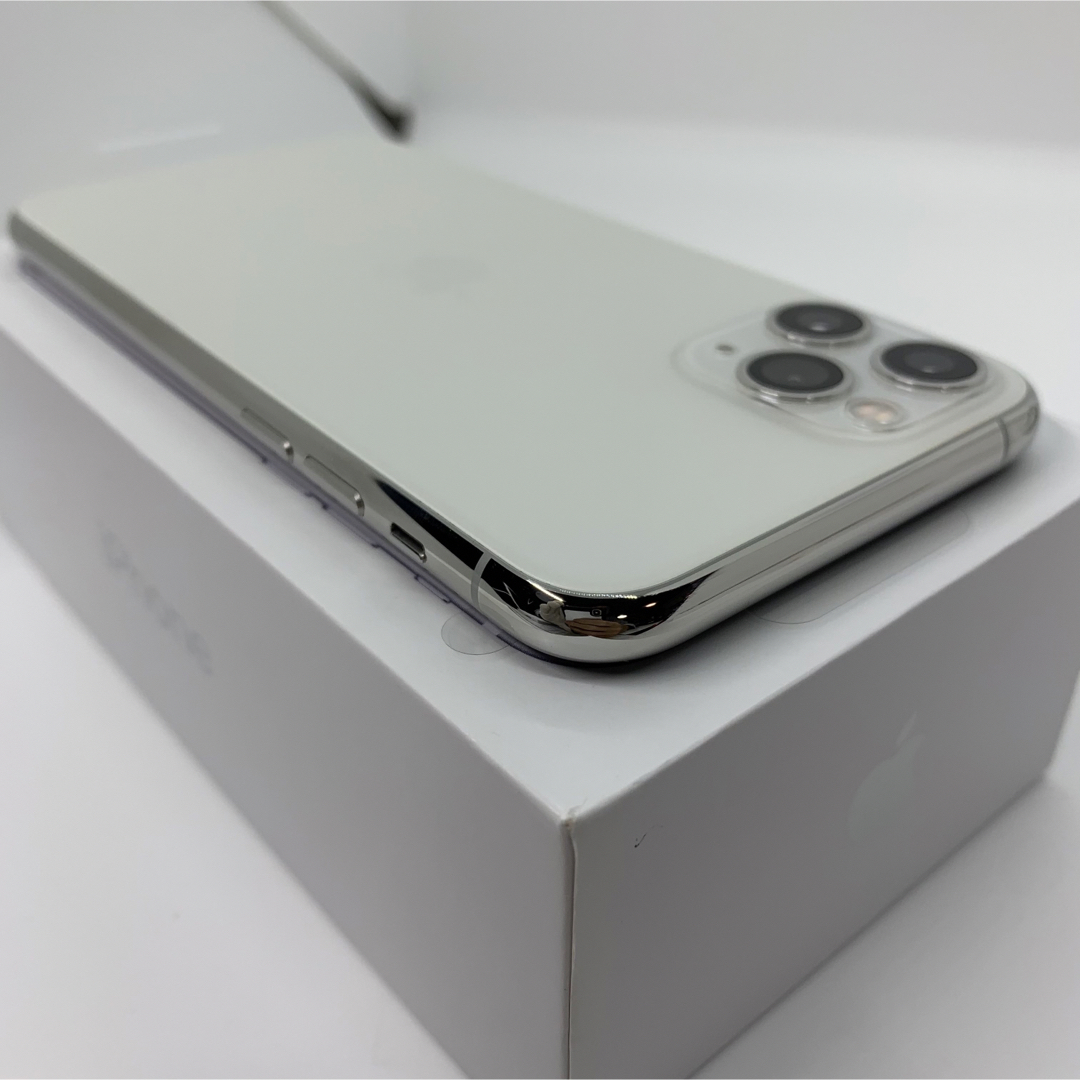 新品　iPhone 11 Pro シルバー 256 GB SIMフリー　本体