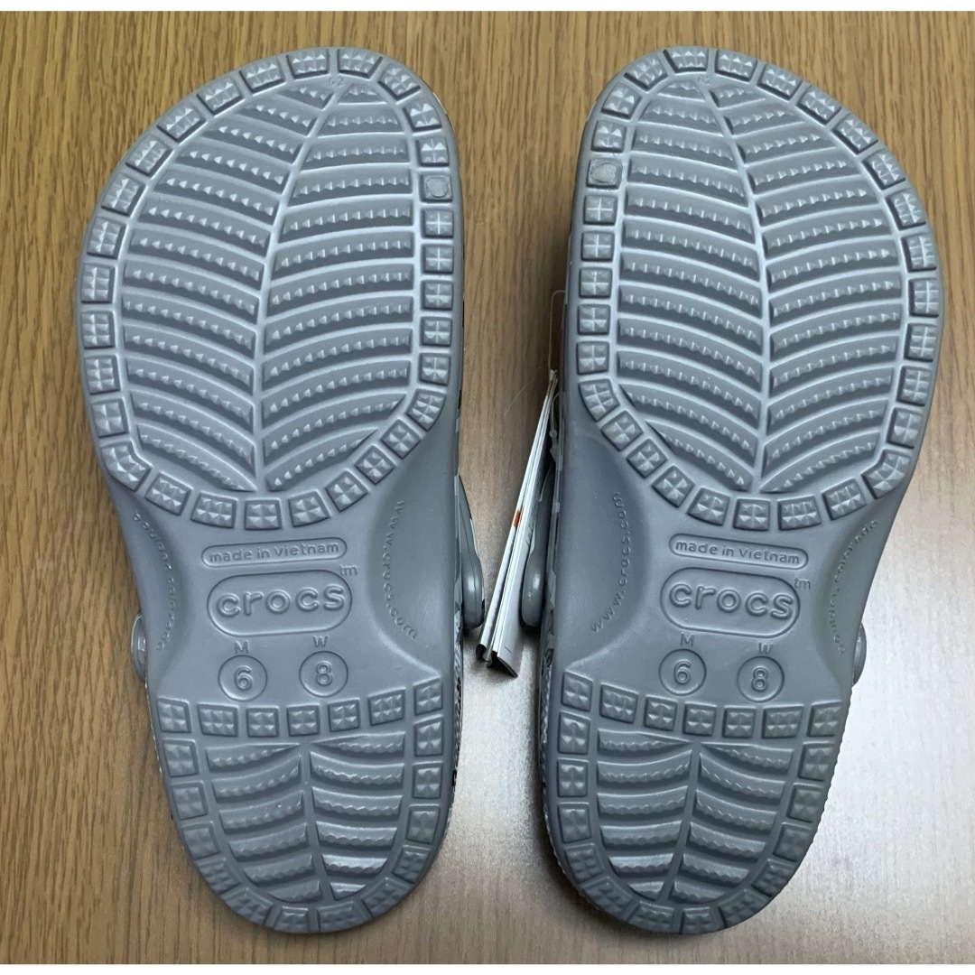 crocs(クロックス)の【タグ付き・未使用品】 クロックス  プリンテッド カモ クロッグ 24 レディースの靴/シューズ(サンダル)の商品写真