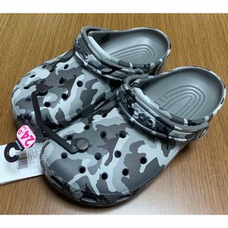 クロックス(crocs)の【タグ付き・未使用品】 クロックス  プリンテッド カモ クロッグ 24(サンダル)