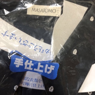 クリーニング済み MASATOMO メンズ黒シャツ 刺繍入り | cao.com.ec