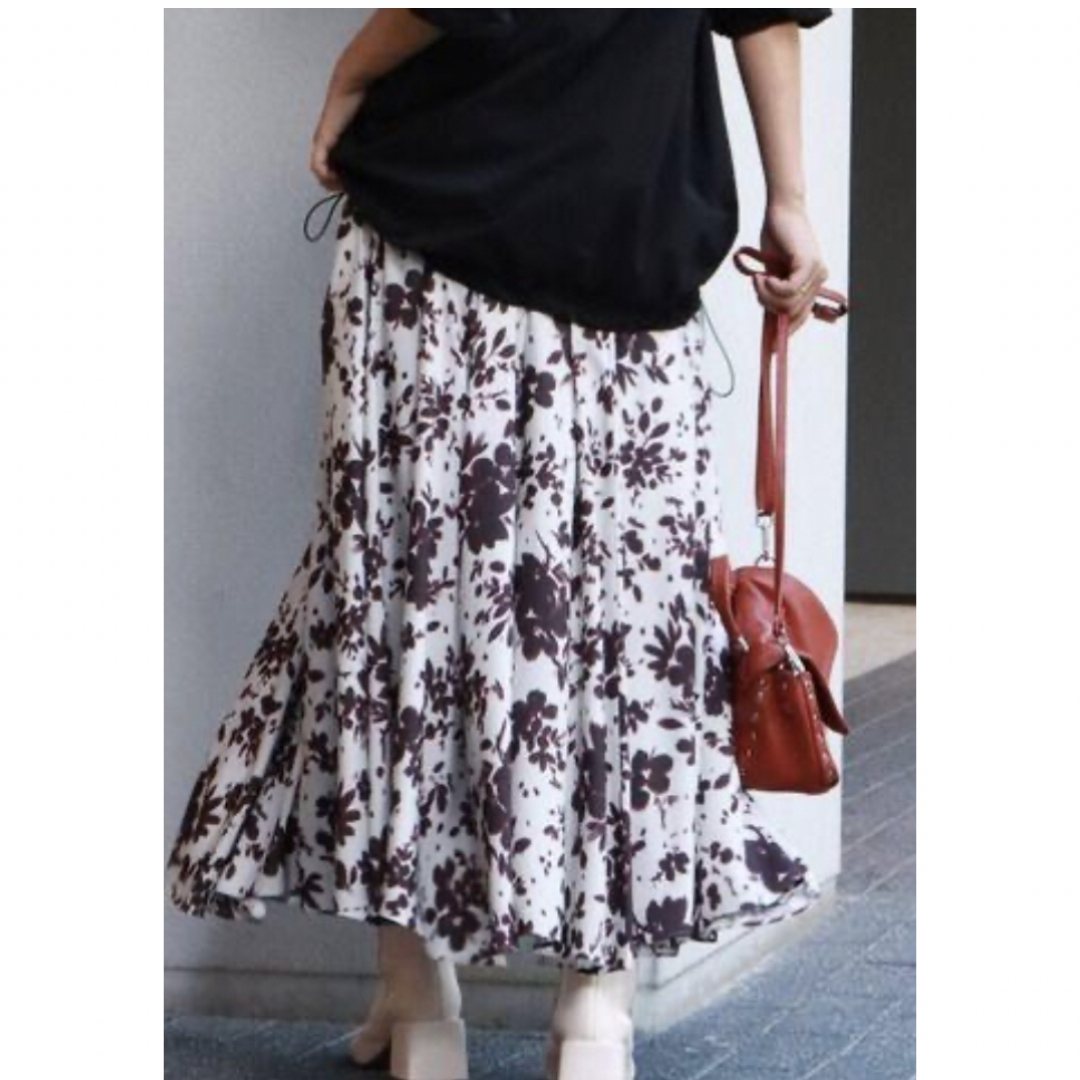 Noble(ノーブル)のNOBLE   オリジナルのビックフラワープリント　ギャザースカート レディースのスカート(ロングスカート)の商品写真