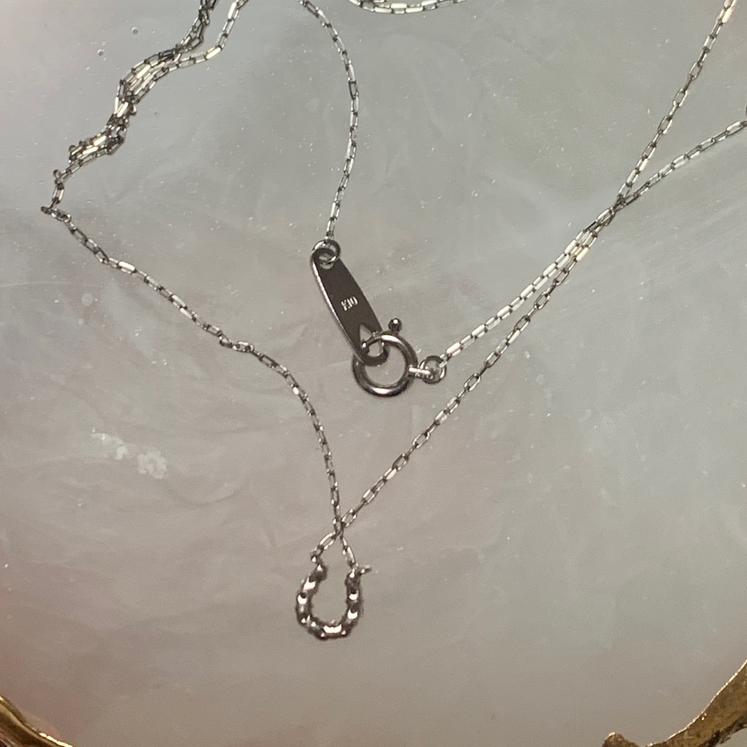 4℃(ヨンドシー)のオデュース4℃ K10WG ダイヤ 馬蹄 ホースシュー ネックレス レディースのアクセサリー(ネックレス)の商品写真