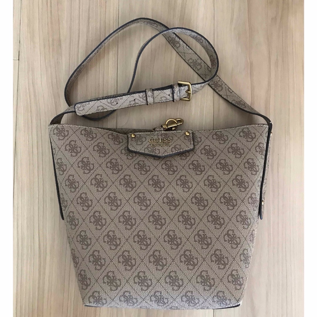 GUESS シグネチャーバック　ショルダーバック　新品