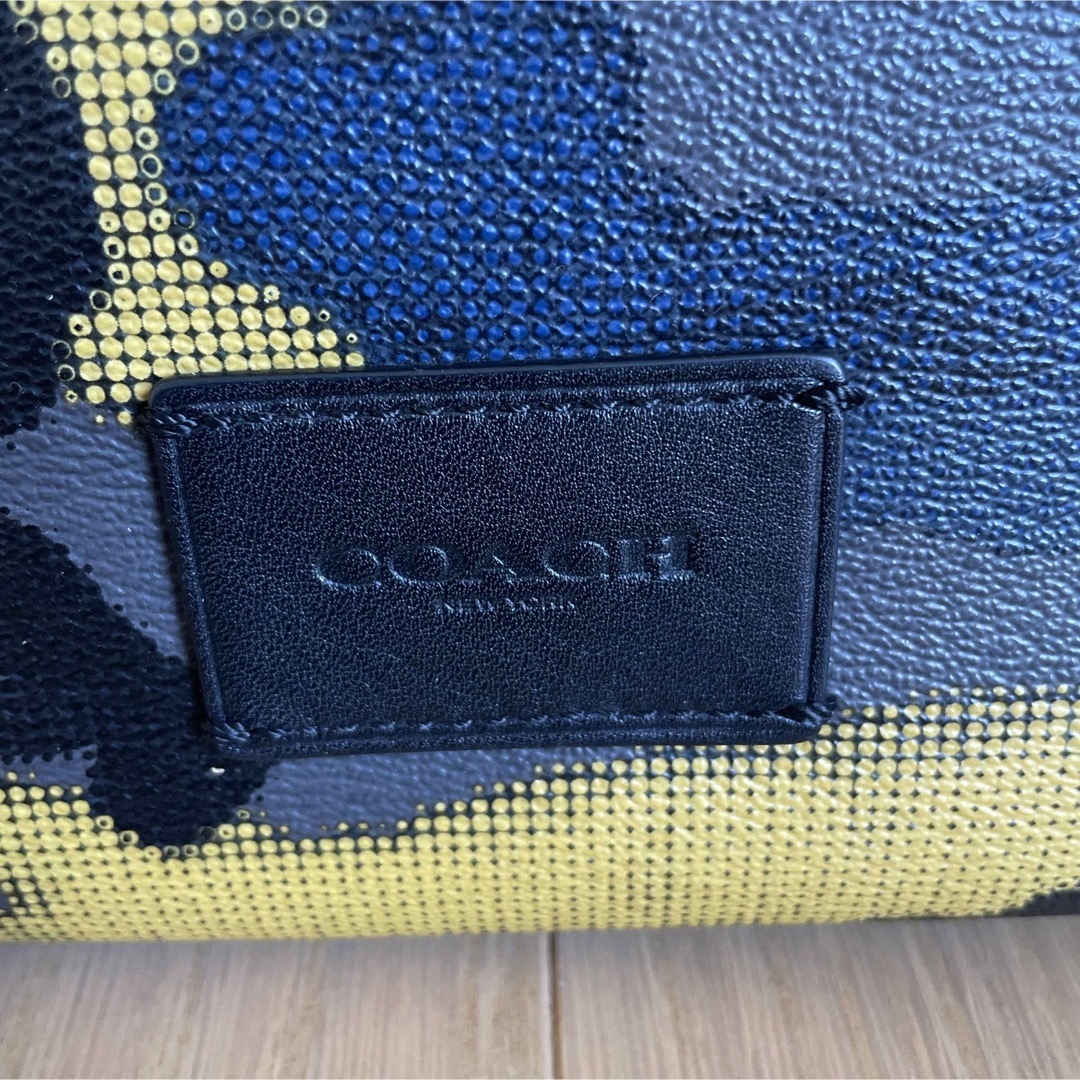 COACH(コーチ)のコーチCOACH クラッチバッグ F37881 カモ柄　中古 メンズのバッグ(セカンドバッグ/クラッチバッグ)の商品写真