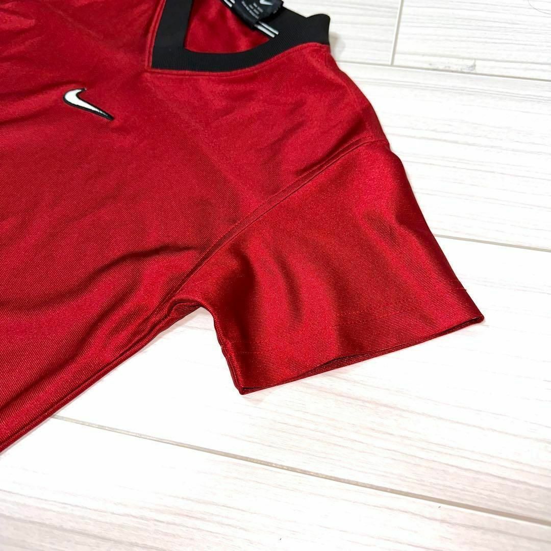 NIKE(ナイキ)のNIKE Tシャツ Vネック スポーツ ウェア 運動 レッド ブラック レディースのトップス(Tシャツ(半袖/袖なし))の商品写真