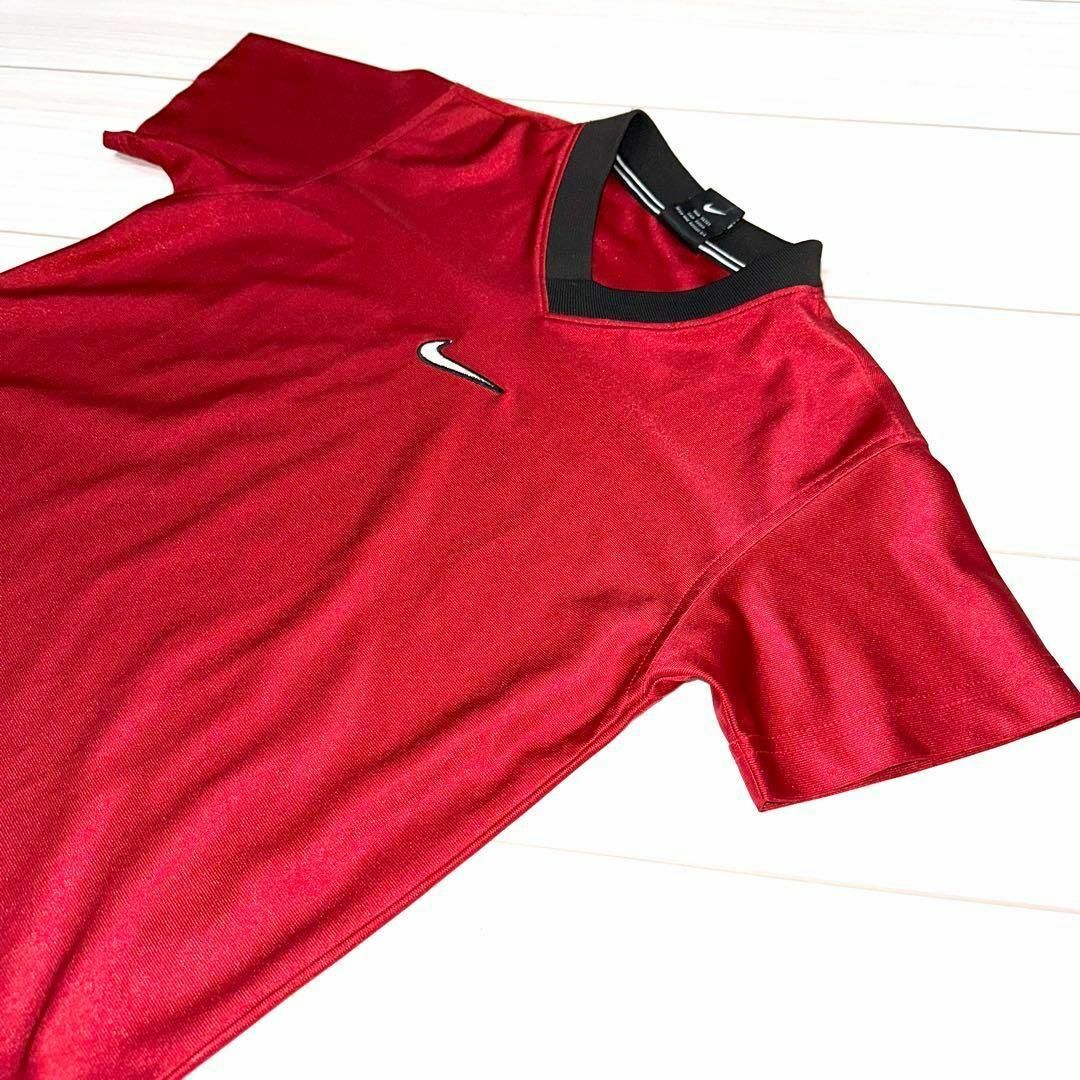NIKE(ナイキ)のNIKE Tシャツ Vネック スポーツ ウェア 運動 レッド ブラック レディースのトップス(Tシャツ(半袖/袖なし))の商品写真