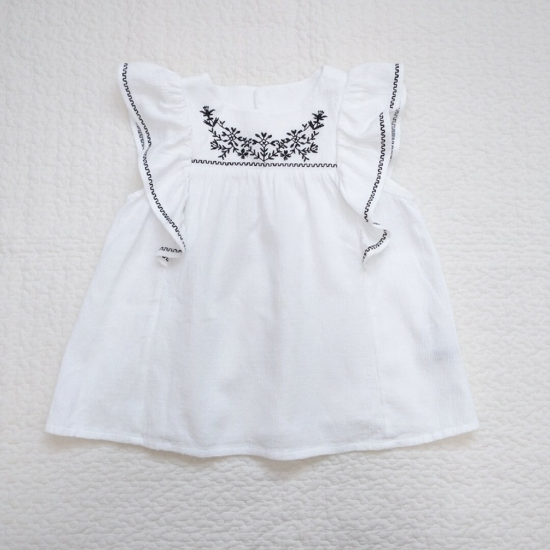 BeBe(ベベ)のBeBe べべ トップス ブラウス 120 キッズ/ベビー/マタニティのキッズ服女の子用(90cm~)(Tシャツ/カットソー)の商品写真