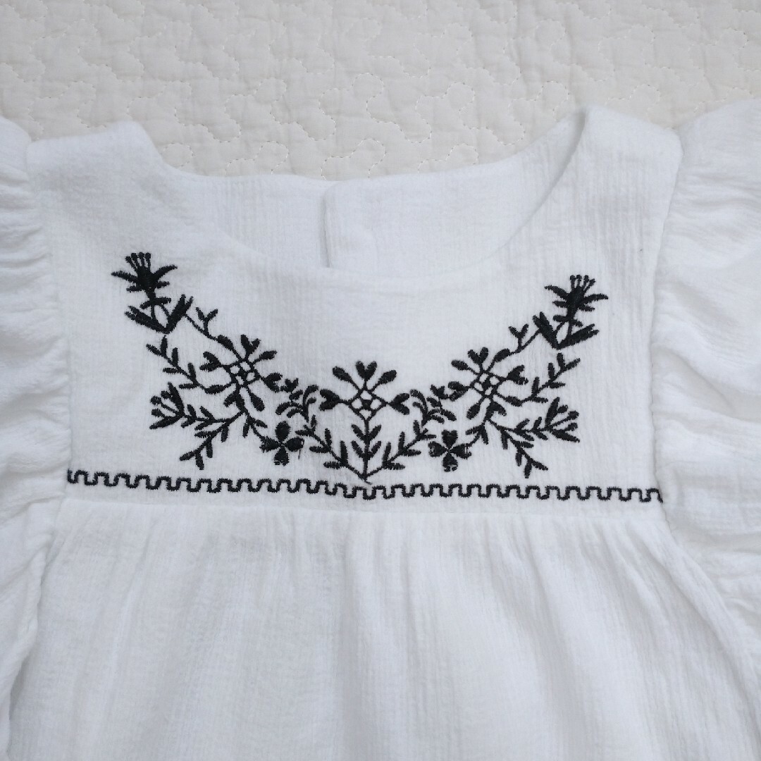 BeBe(ベベ)のBeBe べべ トップス ブラウス 120 キッズ/ベビー/マタニティのキッズ服女の子用(90cm~)(Tシャツ/カットソー)の商品写真