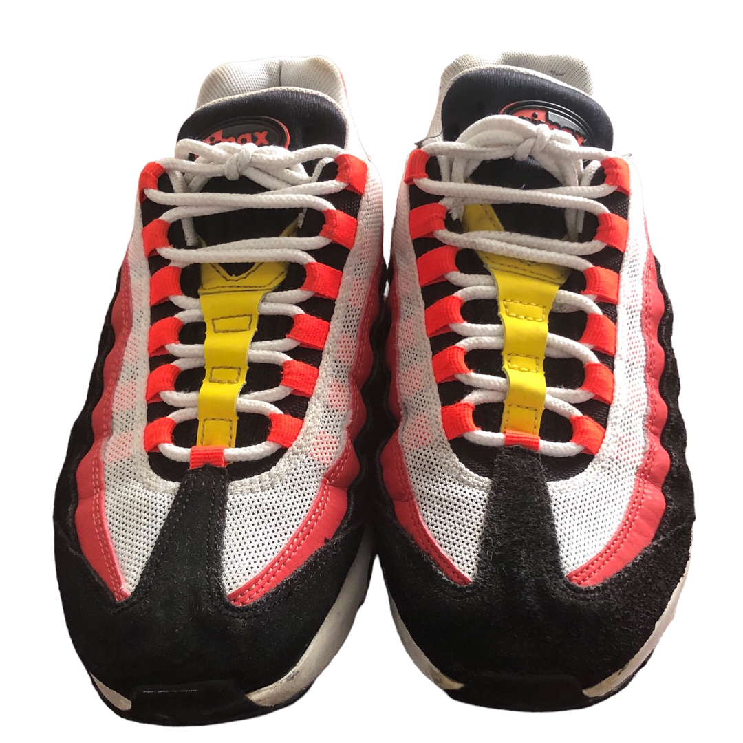 NIKE(ナイキ)のNIKE airmax95ナイキエアマックス95 黒赤　スエード25.0cm レディースの靴/シューズ(スニーカー)の商品写真