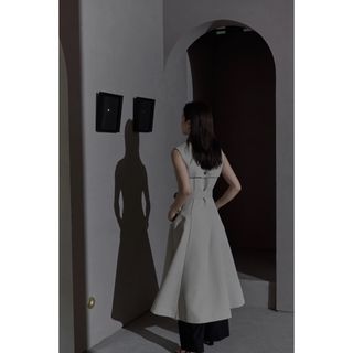 L'AUBEBLANC Sleeveless Coat Dress