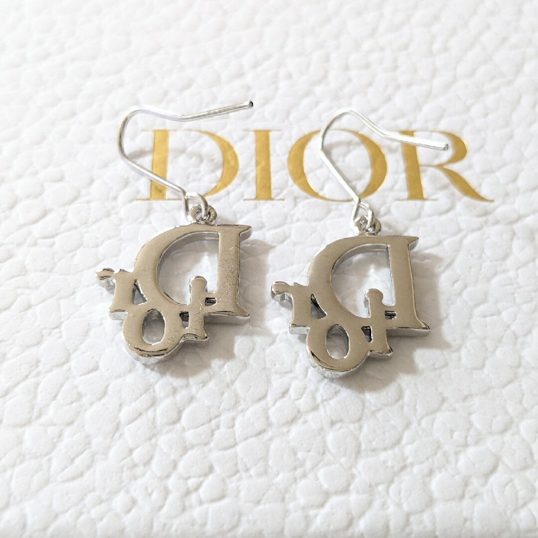 本日限定 ほぼ未使用】Christian Dior ピアス Diorロゴ