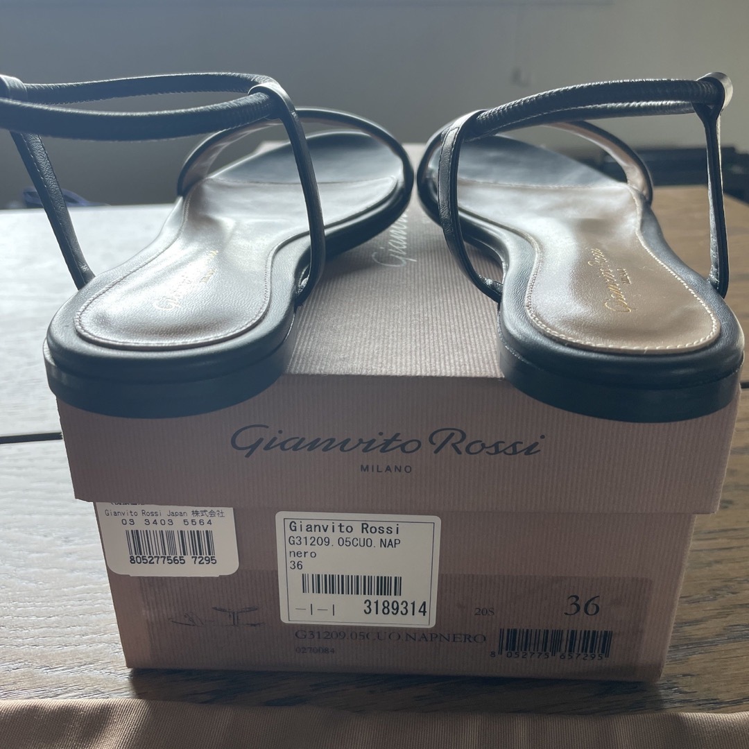 Gianvito Rossi(ジャンヴィットロッシ)のgianvito rossi ジャンヴィトロッシ　フラットサンダル　新品 レディースの靴/シューズ(サンダル)の商品写真