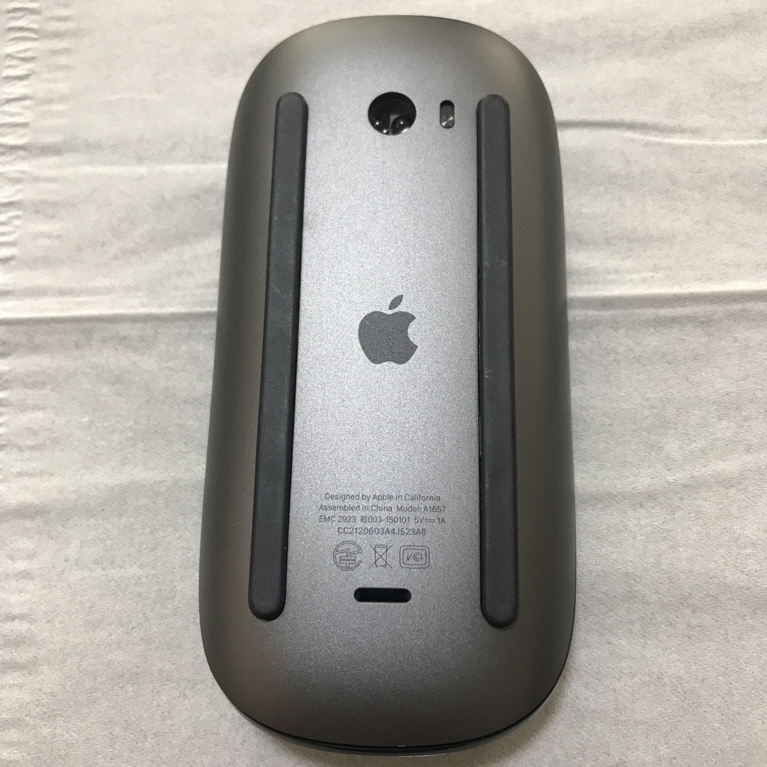 Apple(アップル)のAPPLE MAGIC MOUSE 2 スペースグレイ スマホ/家電/カメラのPC/タブレット(PC周辺機器)の商品写真