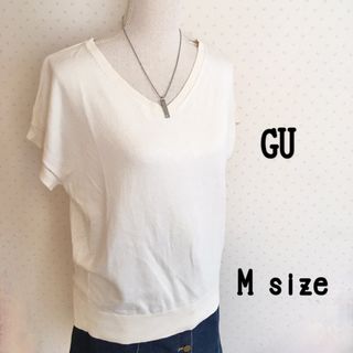 ジーユー(GU)の【美品】GU　ジーユー　ニット　アイボリー　ホワイト　Ｖネック　半袖　M(ニット/セーター)