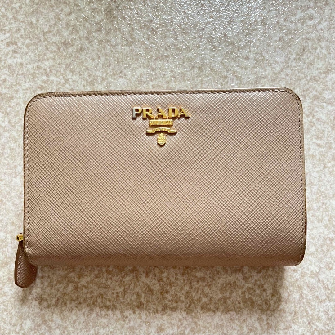 PRADA ピンクベージュ　二つ折り財布