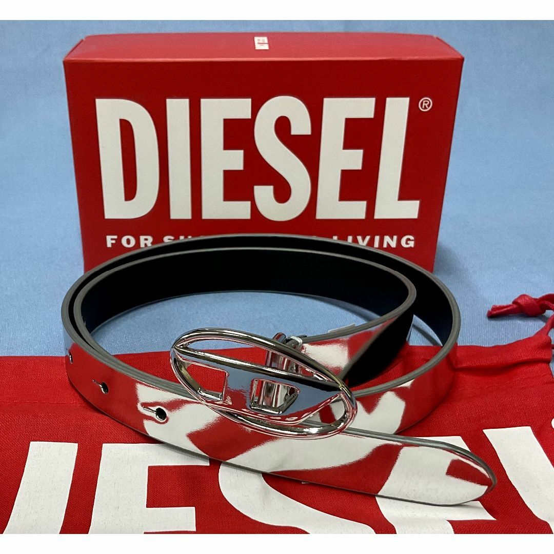 DIESEL(ディーゼル)のディーゼル　レディース　ベルト 1023　サイズ80　シルバー　残り僅か　ロゴ レディースのファッション小物(ベルト)の商品写真