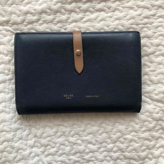 セリーヌ(celine)のCELINE セリーヌストラップラージ マルチファンクション 二つ折り 長財布 (長財布)