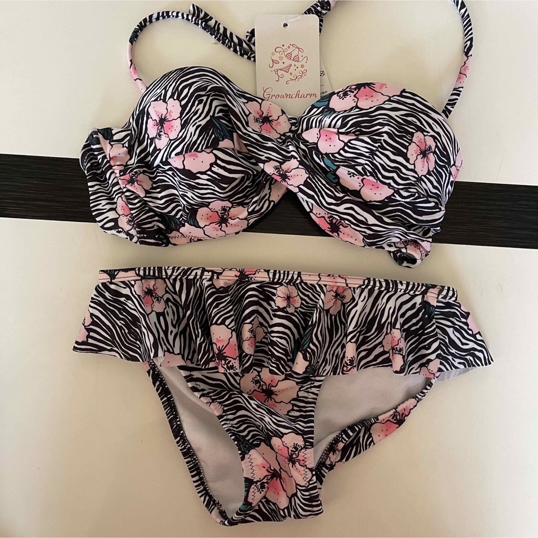 新品水着 Sサイズの通販 by 、|ラクマ S新品水着☆ワイヤー入ビジューバンドゥ☆